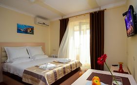 ApartHotel on Klinichna st. (1st entrance)